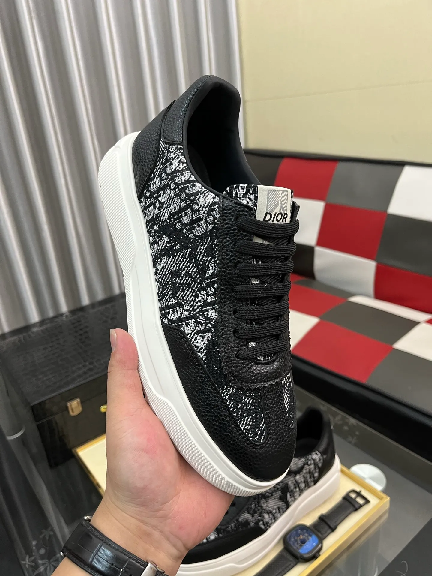 Men's shoes💰: 420⌚️⌚️[Dior] Dior's new men's genuine leather casual shoes, the highest version on the market, any comparison is welcome🆚! The original leather has excellent texture and is super high-end! Fetal sheep net lining imported from Italy, removable pad! Luxurious materials and fine workmanship, highly recommended! Code number: 38-444⃣️Color optional